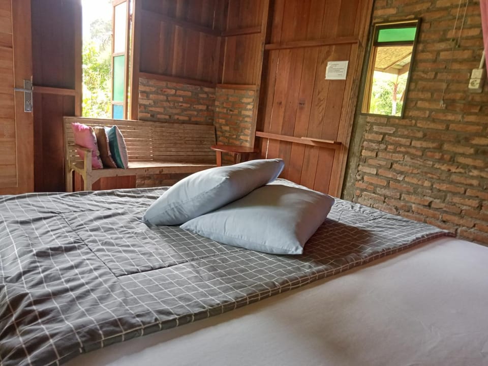 Thousand hills peaceful bungalows and expert jungle treks Bed and Breakfast in Indonesia