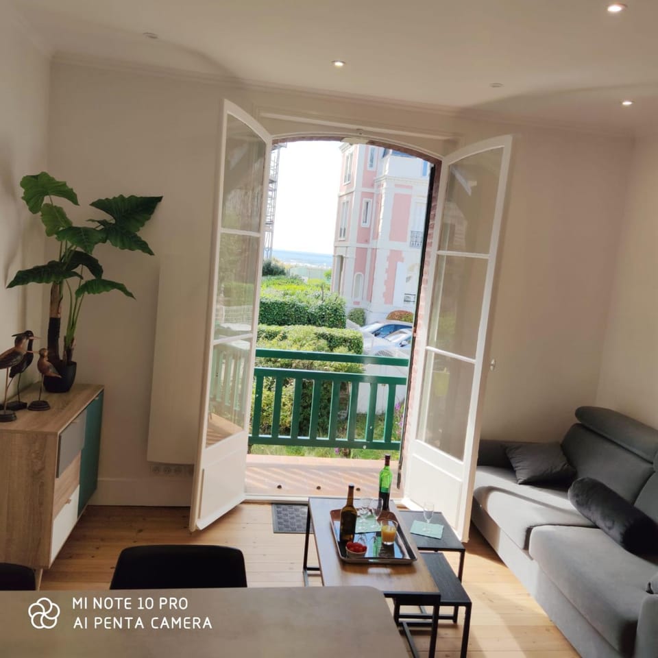 View (from property/room), Balcony/Terrace