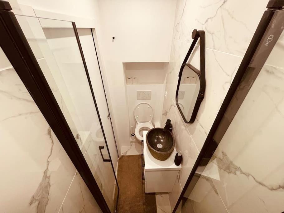 Shower, Toilet, Bathroom