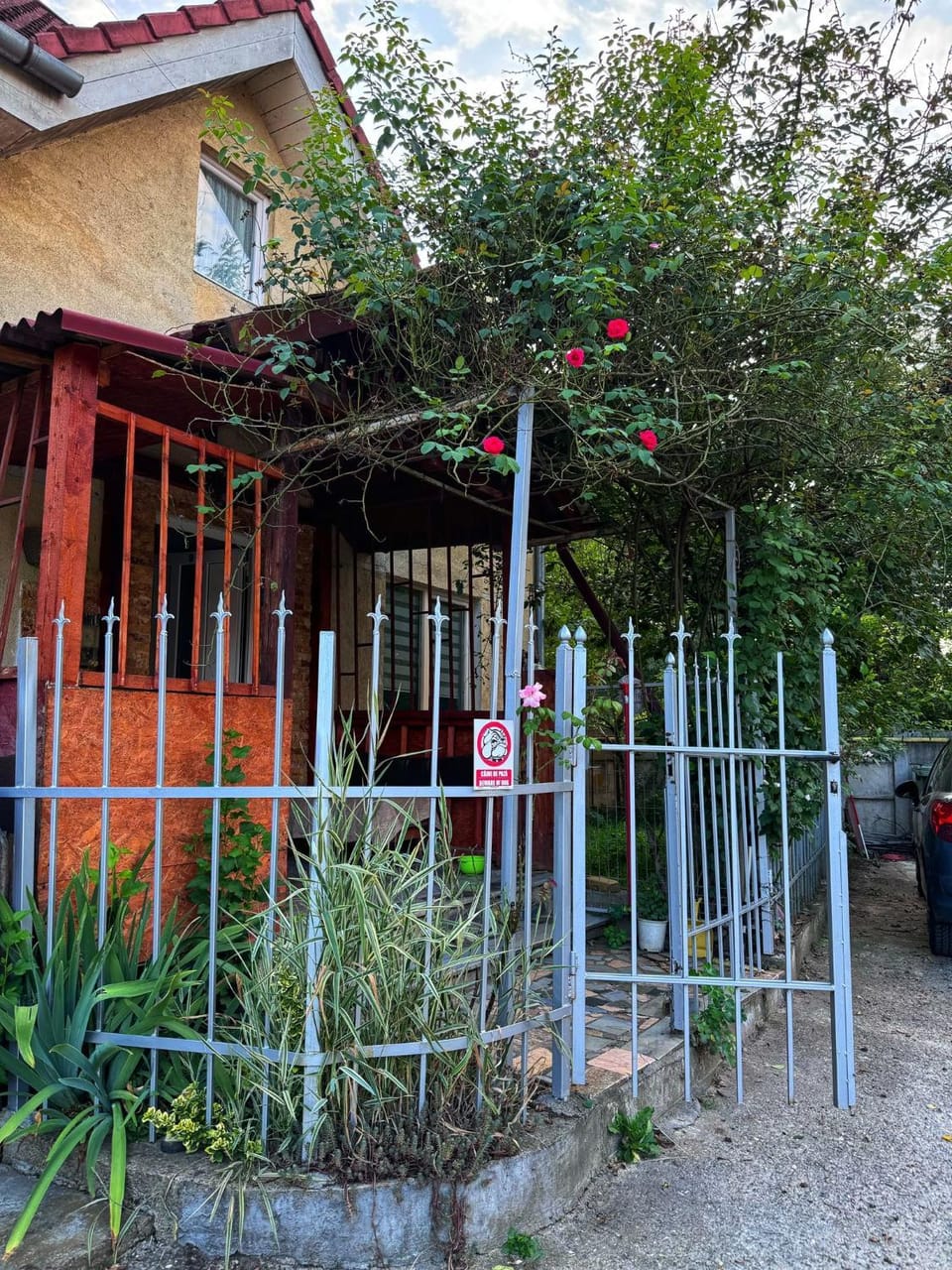Facade/entrance