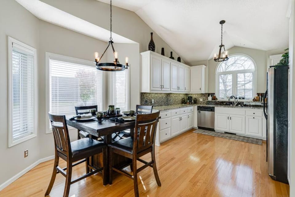 Maple Grove Retreat 30 Days Minimum House in Maple Grove