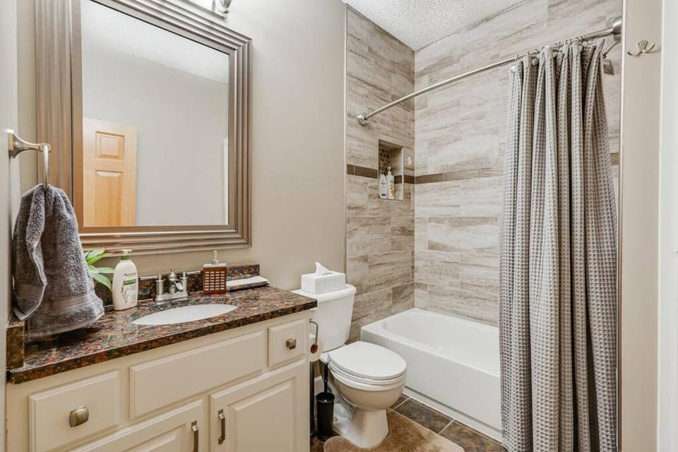 Maple Grove Retreat 30 Days Minimum House in Maple Grove