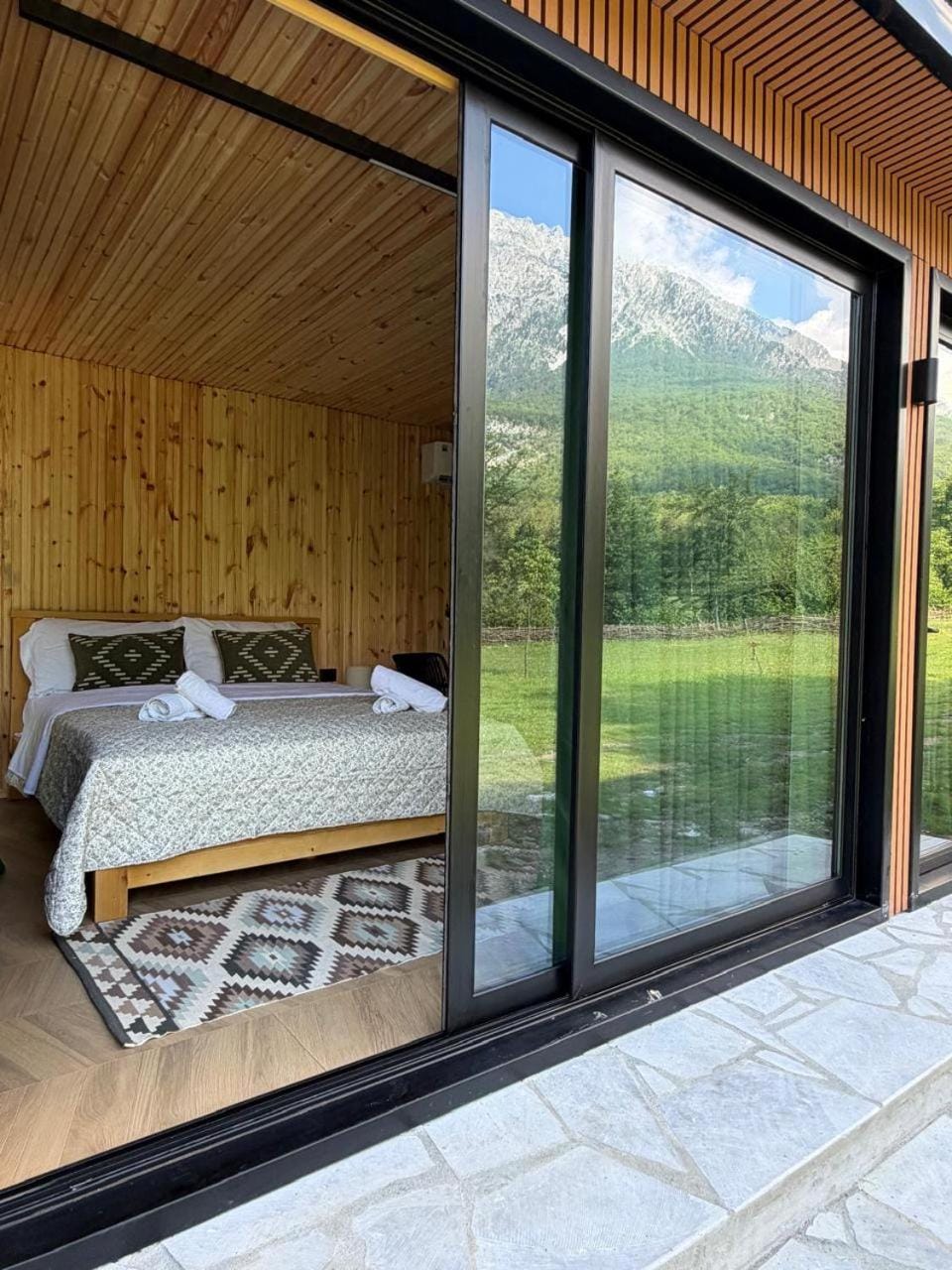 Villa Ujëvara e vogël Villa in Montenegro