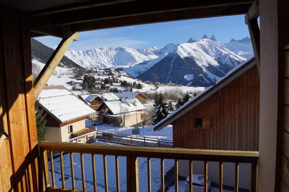 APPARTEMENT PIEDS DE PISTE - 4-6 PERSONNES Apartment in Auvergne-Rhône-Alpes