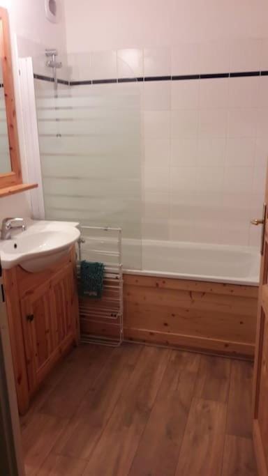 APPARTEMENT PIEDS DE PISTE - 4-6 PERSONNES Apartment in Auvergne-Rhône-Alpes