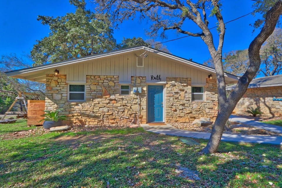 Millies Cottages Unit 1 - Ruth House in Canyon Lake
