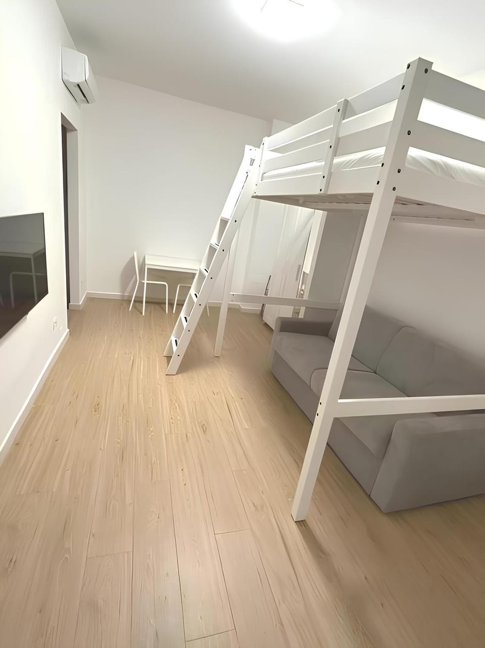 Bed, Photo of the whole room, Bedroom, bunk bed