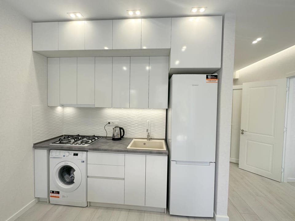 Kitchen or kitchenette, washing machine