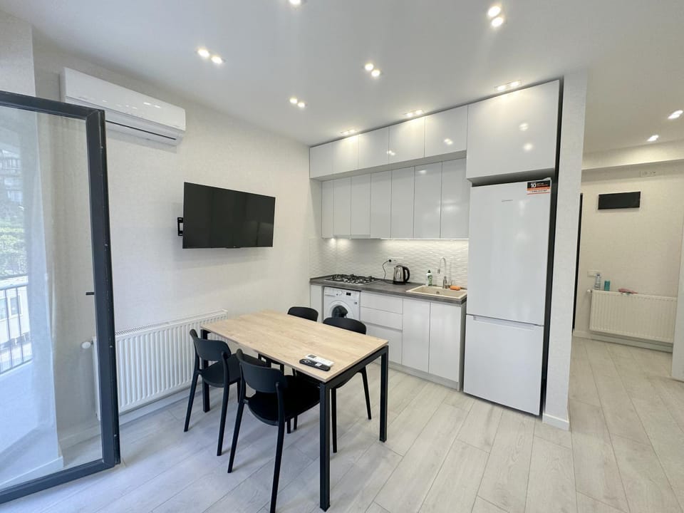 TV and multimedia, Kitchen or kitchenette, Dining area, air conditioner