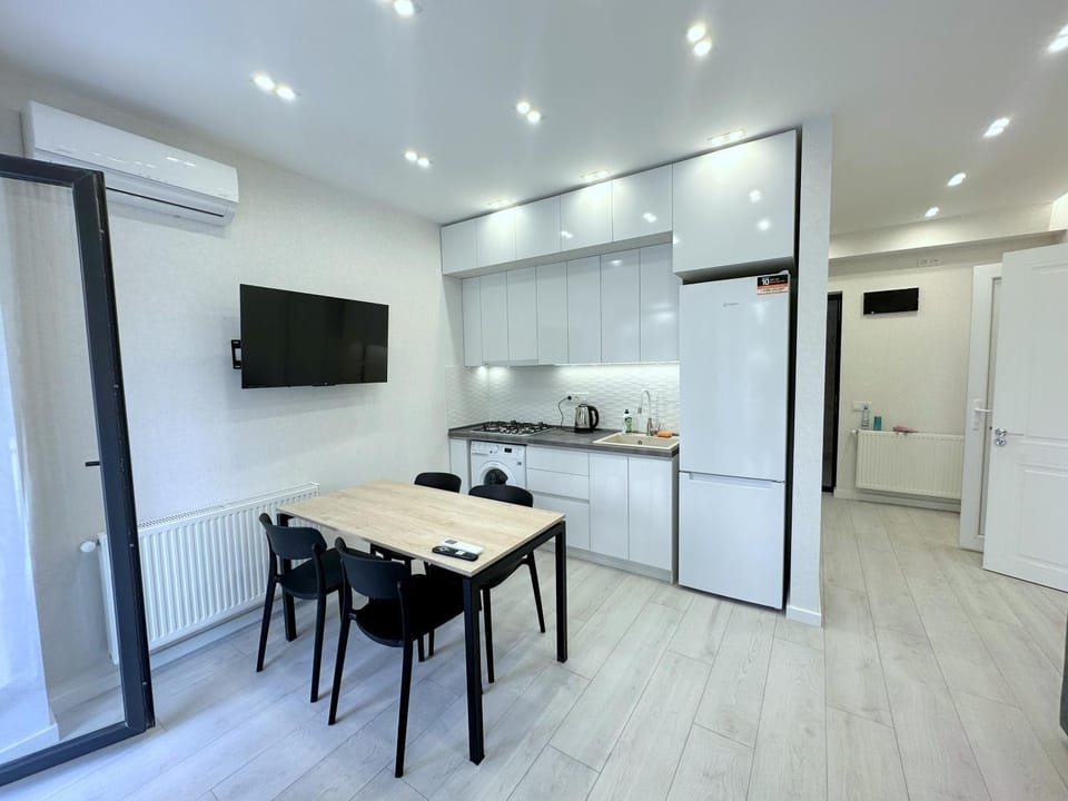 TV and multimedia, Kitchen or kitchenette, Dining area, air conditioner