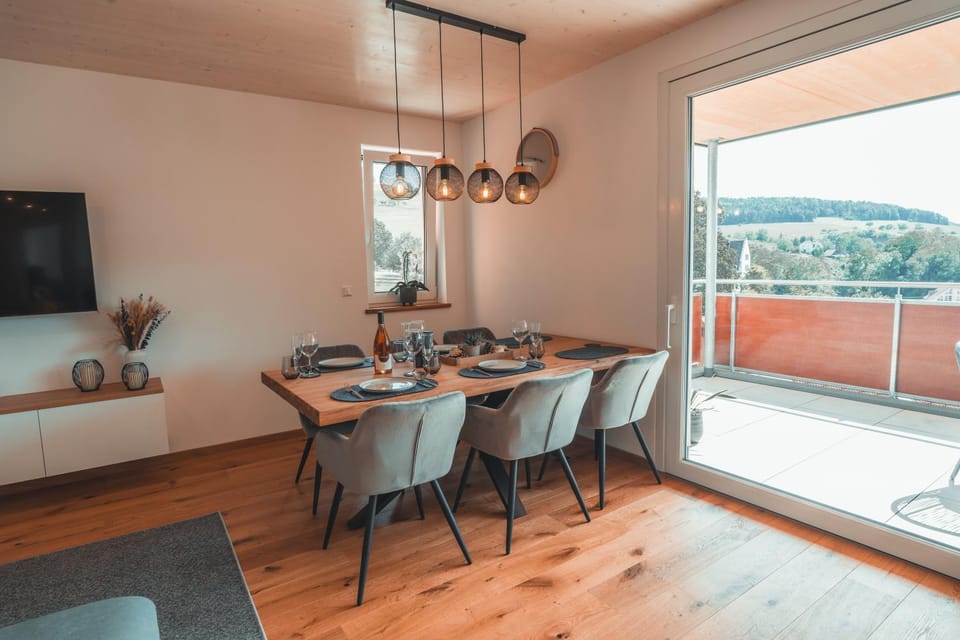 Seating area, Dining area