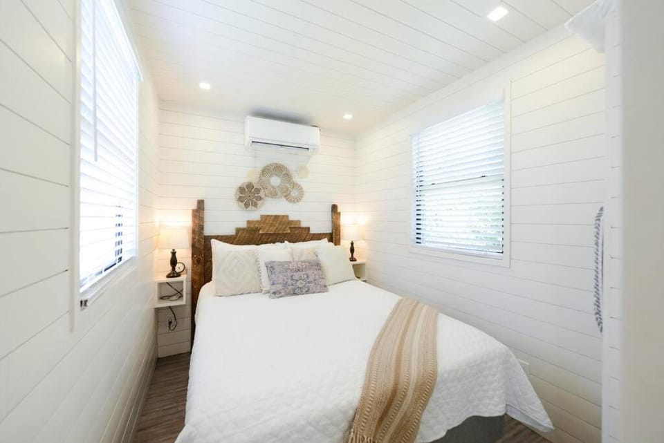 New Luxury Shipping Container House in Rio Grande