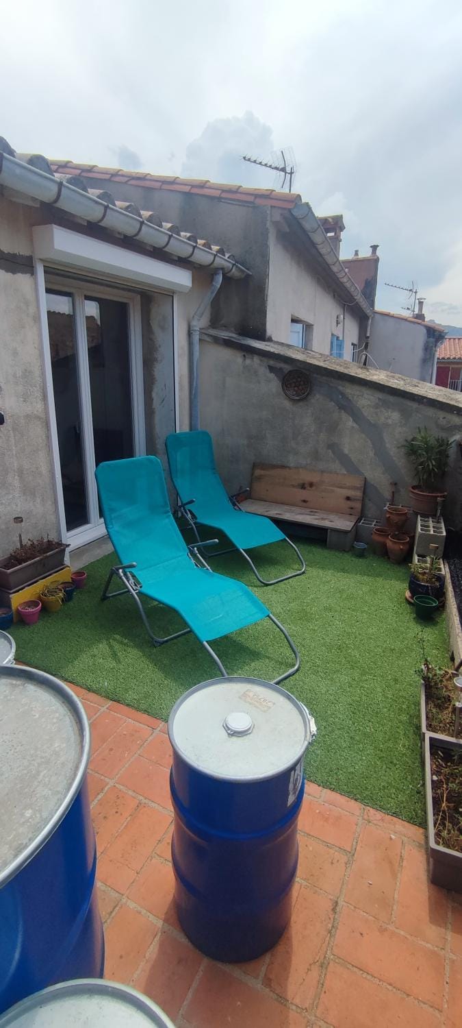 Property building, Patio, Day, Balcony/Terrace, internet, sunbed, towels