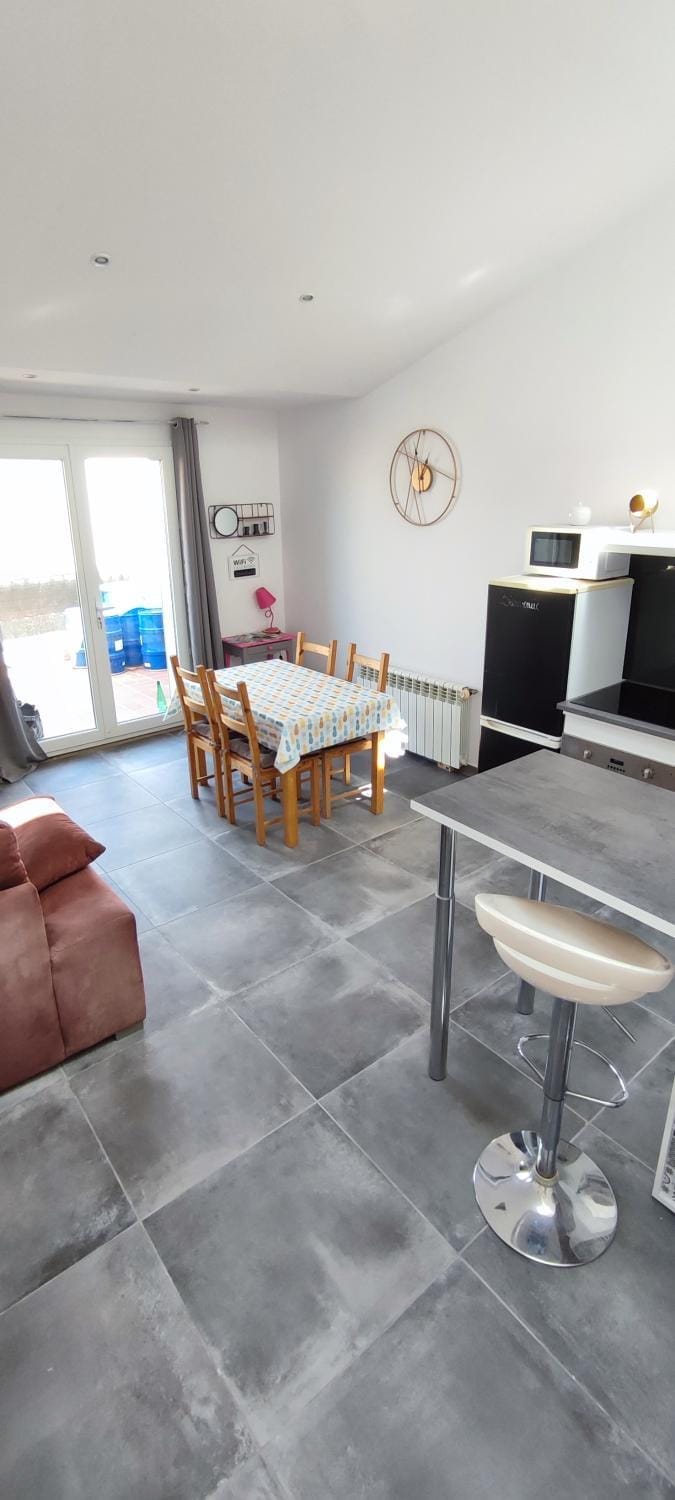 Dining area, Meals, kitchen