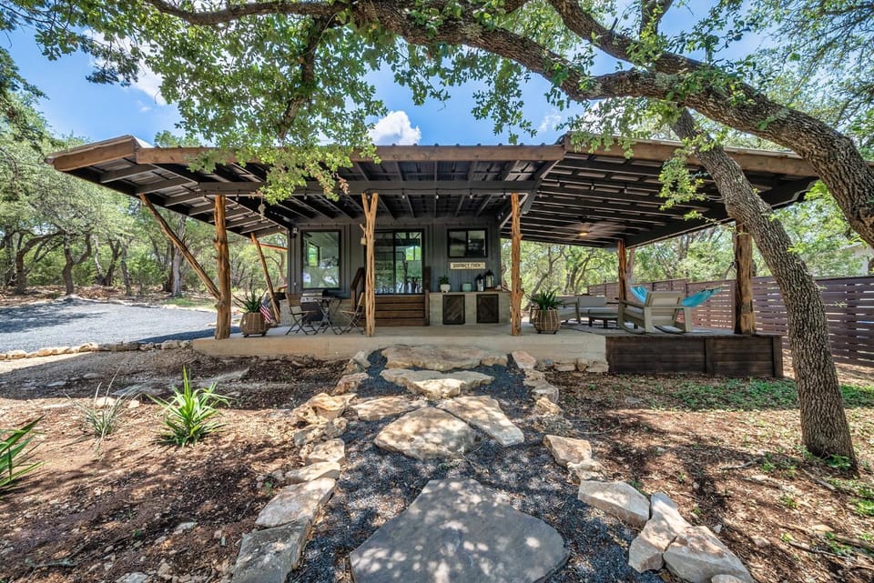 Texas Retreat - Sunset Rock House in Wimberley