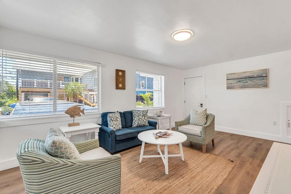 Beach Livin 2 - 1 Bedroom Downstairs House in Sunset Beach