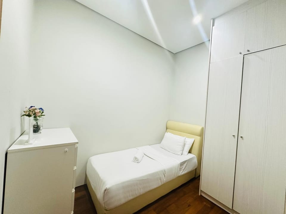 Bed, Photo of the whole room, Bedroom, towels, wardrobe
