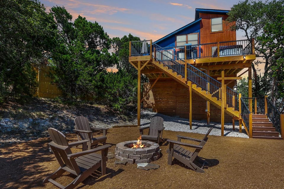 Scenic Treehouse House in Canyon Lake
