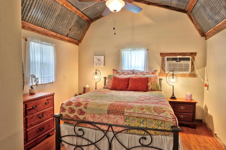 Sunflower Ridge Bungalow House in Canyon Lake