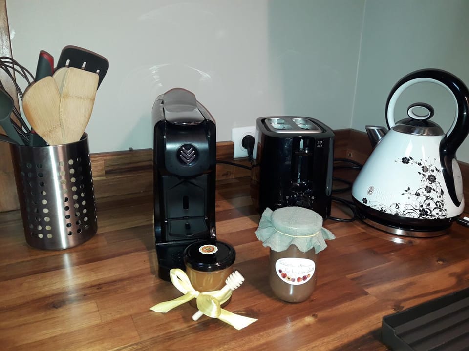 Coffee/tea facilities, Kitchen or kitchenette