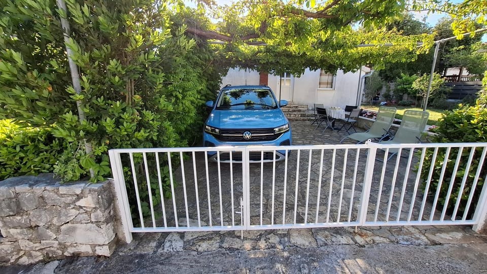 Facade/entrance, Parking
