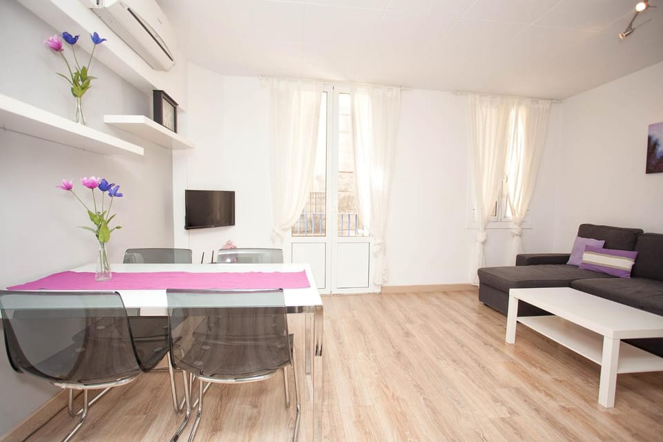 TV and multimedia, Balcony/Terrace, Living room, Photo of the whole room, Seating area, Dining area, Street view
