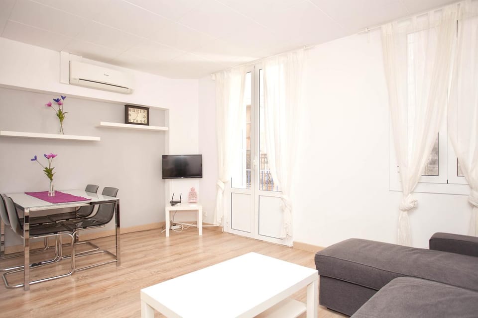 TV and multimedia, Balcony/Terrace, Living room, Seating area, Dining area, Street view