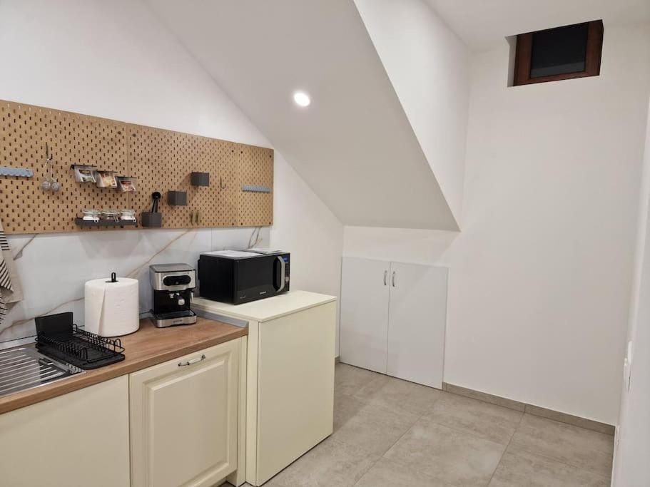 Coffee/tea facilities, Kitchen or kitchenette, dishwasher, minibar