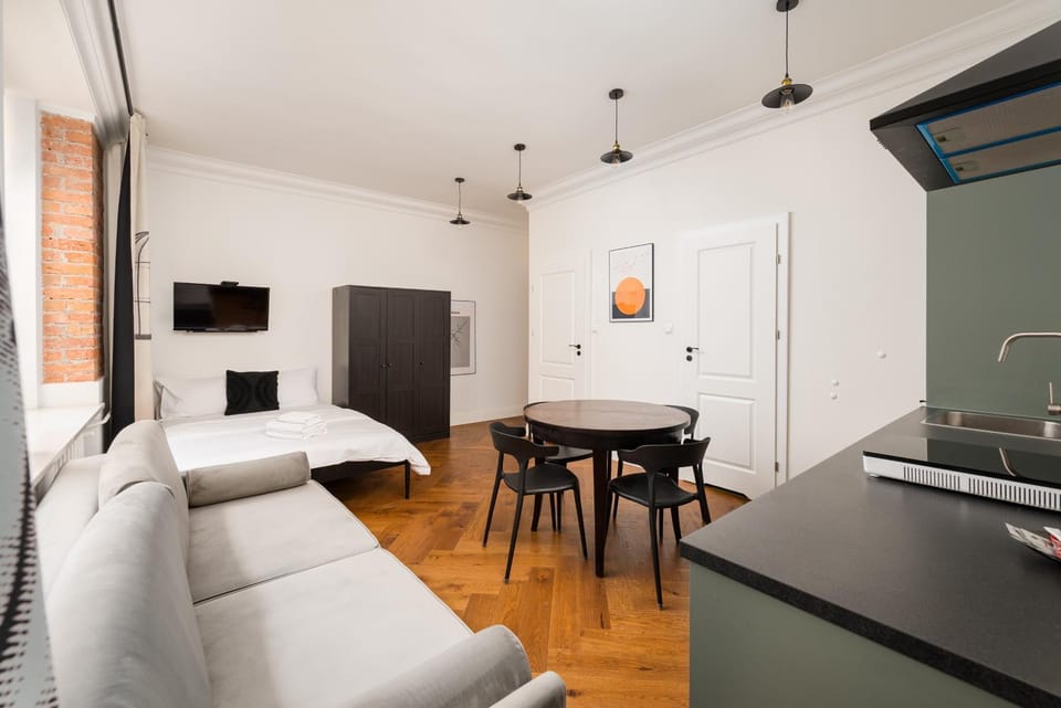 TV and multimedia, Kitchen or kitchenette, Living room, Seating area, Dining area, oven