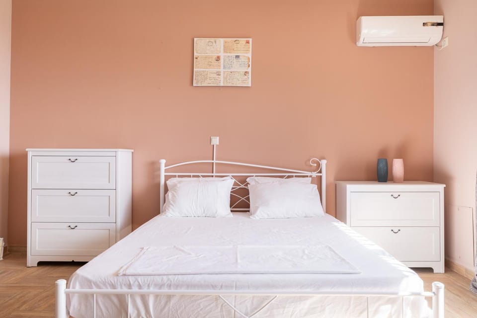 Bed, Photo of the whole room, Bedroom, air conditioner