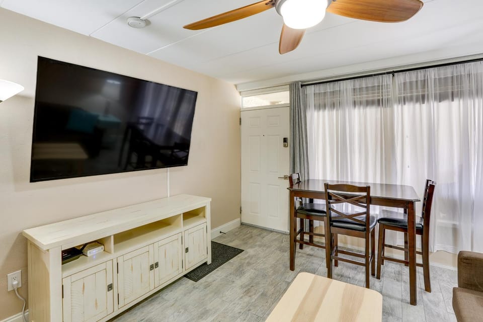 Wildwood Condo w/ Community Pool: Walk to Beach! House in Wildwood