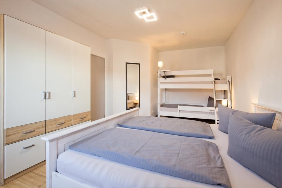 Bed, Bedroom, bunk bed