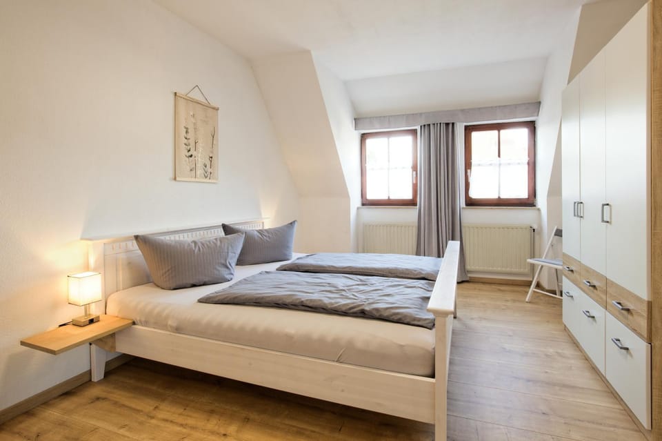 Bed, Bedroom