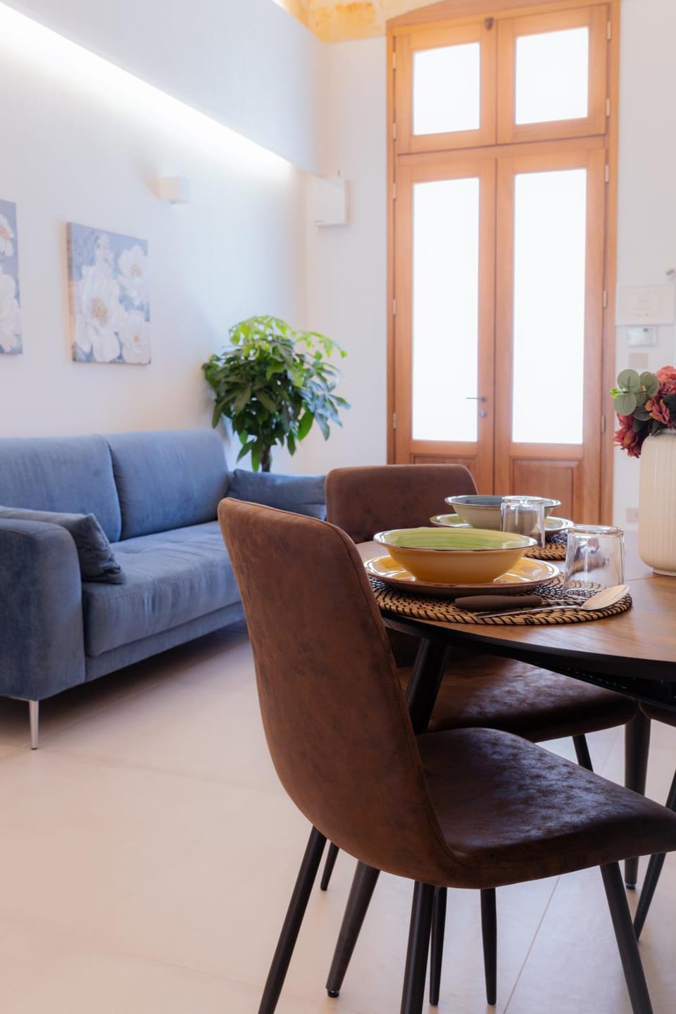 Living room, Dining area