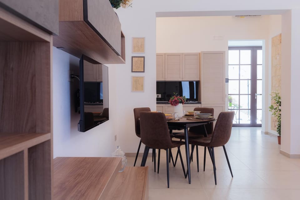 TV and multimedia, Kitchen or kitchenette, Living room, Dining area
