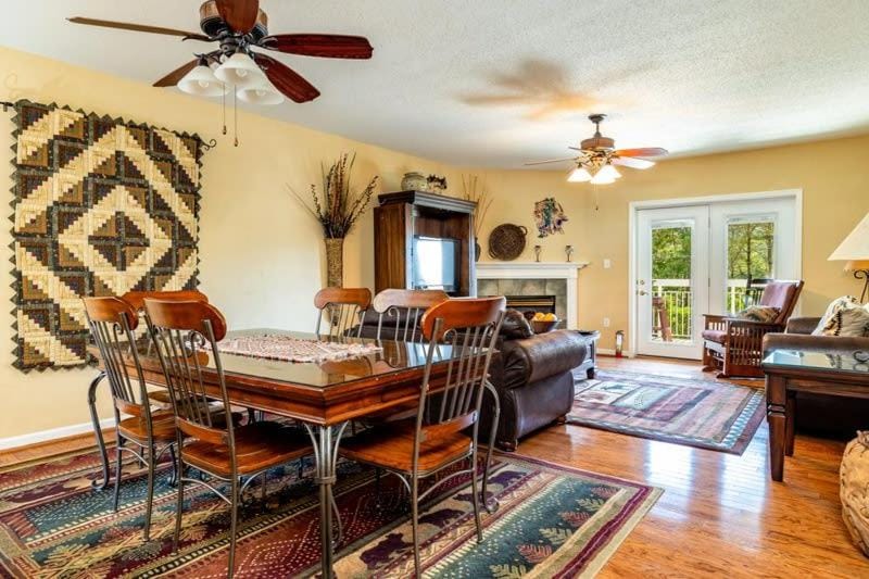 King Suites, Patio, Indoor Pool, Just Off Parkway, Covered Patio, Seasonal Outdoor Pool with Lazy River, Two King Suites and Queen Sleeper Sofa, Near Dollywood & Smoky Mountains, 24H Hospitality, Cozy Living Space House in Pigeon Forge