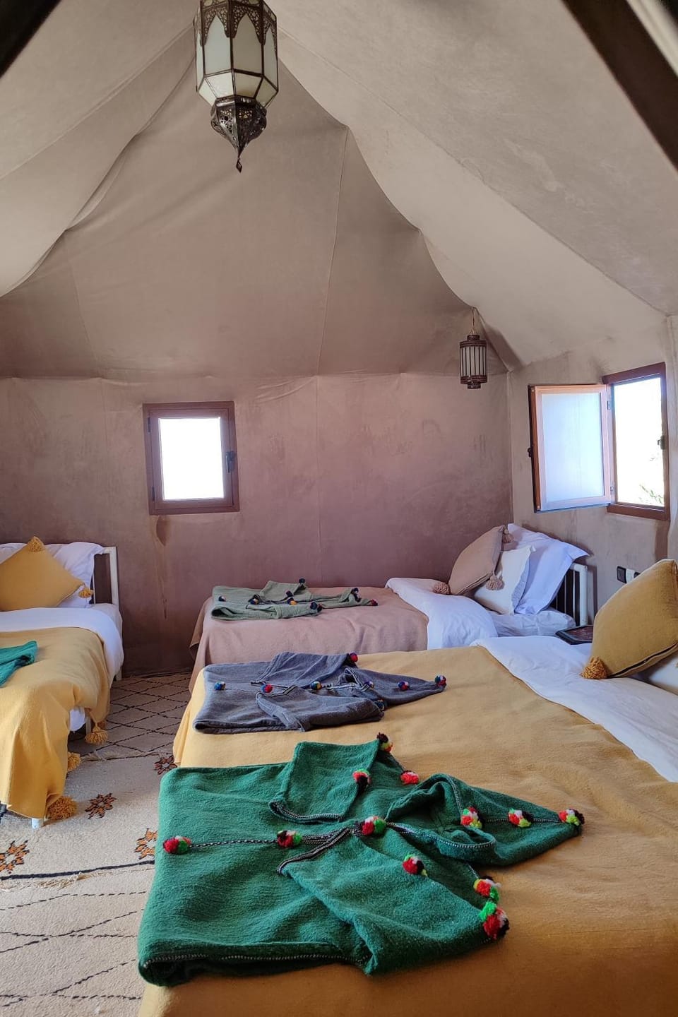 Property building, Bed, Photo of the whole room, Bedroom, towels