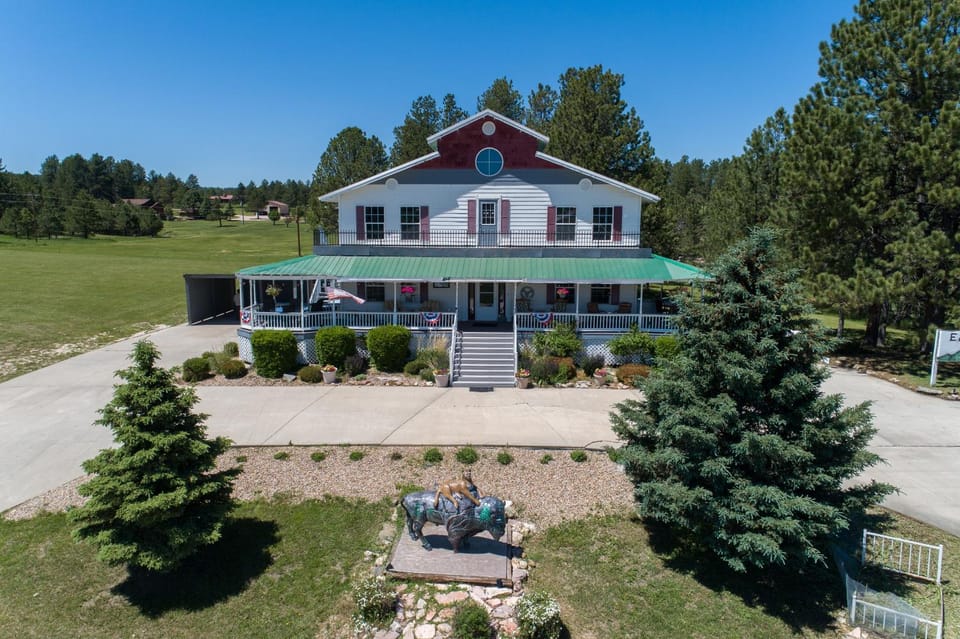 Property building, Mountain view, Parking