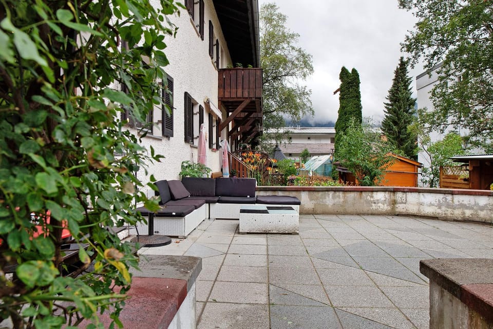 Property building, Patio, Balcony/Terrace, Seating area, Garden view