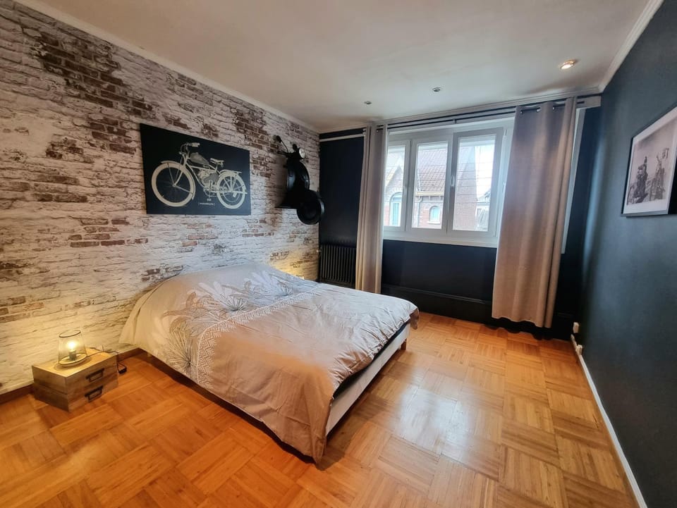 Bed, Photo of the whole room, Bedroom