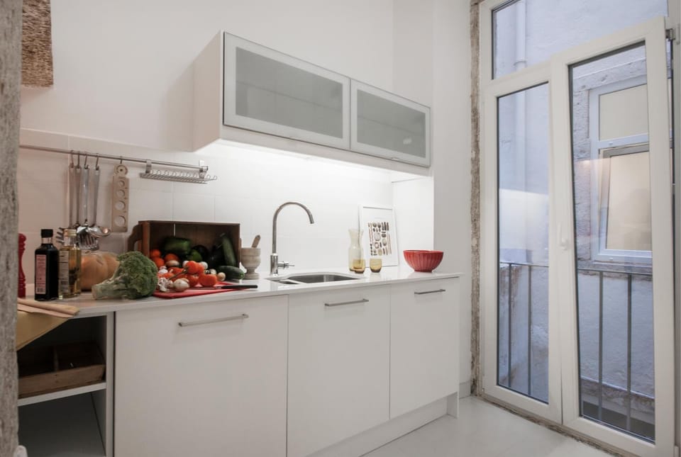 Kitchen or kitchenette, microwave, oven, stove