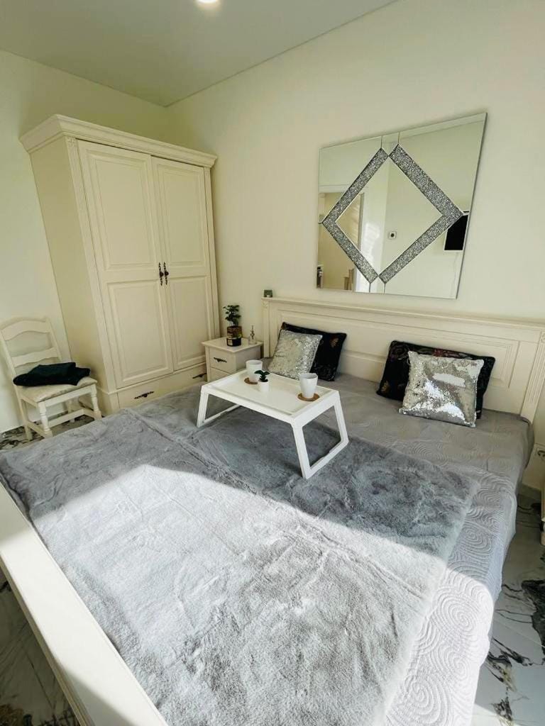 Bed, Photo of the whole room, Bedroom, wardrobe