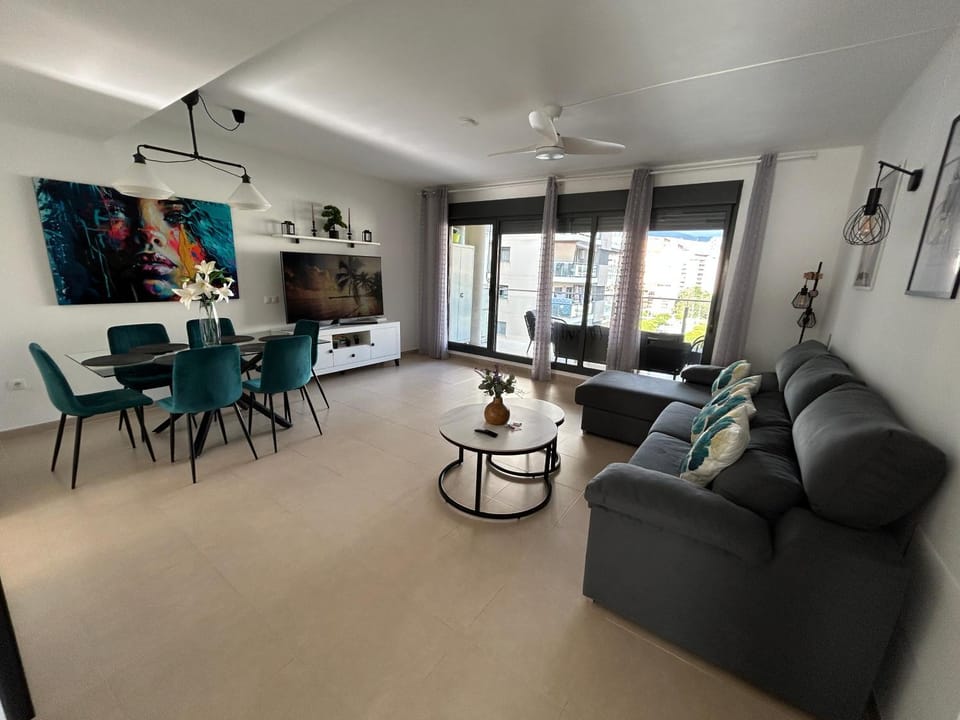 Communal lounge/ TV room, TV and multimedia, Living room