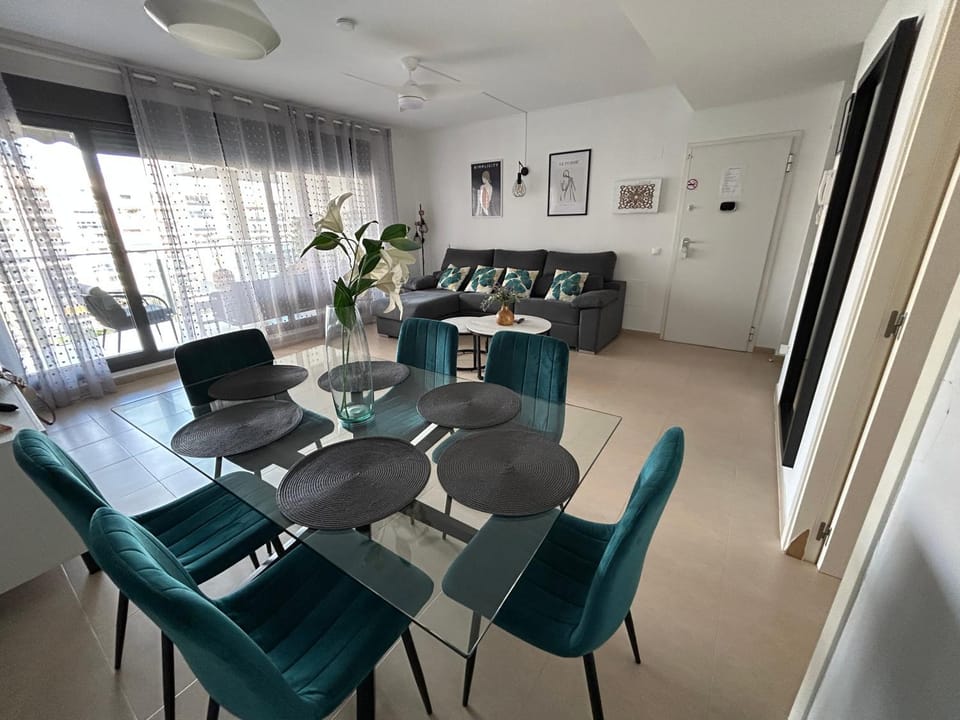 TV and multimedia, Seating area, Dining area