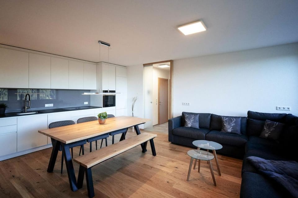 Kitchen or kitchenette, Seating area, Dining area
