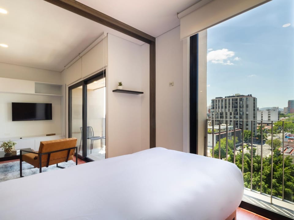 Communal lounge/ TV room, Bed, View (from property/room), Balcony/Terrace, Photo of the whole room, Bedroom, City view, hair dresser