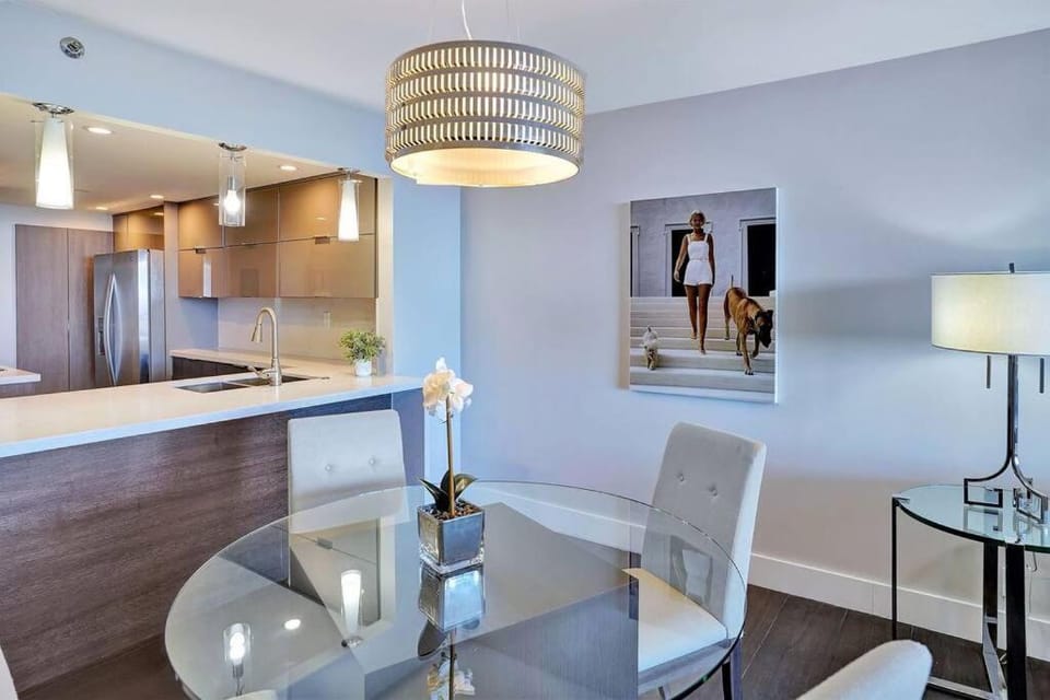 Kitchen or kitchenette, Dining area, pet friendly, stove