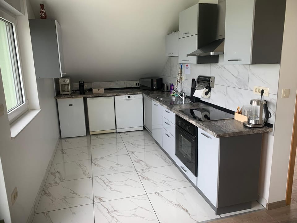 Coffee/tea facilities, Kitchen or kitchenette, kitchen