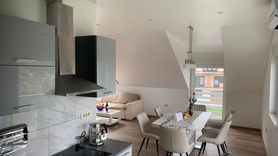 Dining area, kitchen