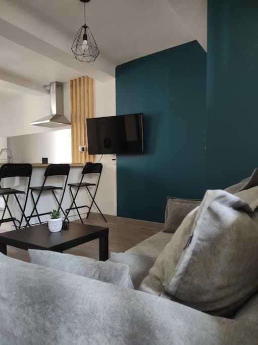 TV and multimedia, Kitchen or kitchenette, Living room, Dining area